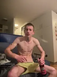 bosnianhot — webcam model online on stripchat