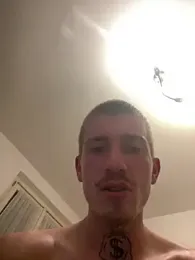 bosnianhot — webcam model online on stripchat