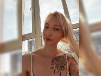 Cristi-Candy — webcam model online on bongacams