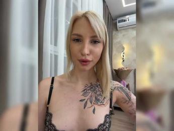 Cristi-Candy — webcam model online on bongacams