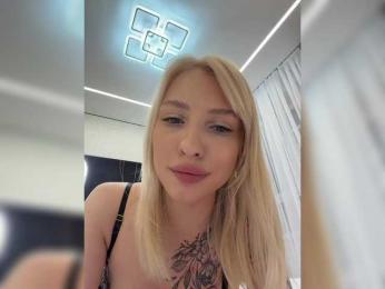 Cristi-Candy — webcam model online on bongacams