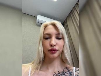 Cristi-Candy — webcam model online on bongacams