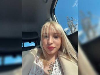 Cristi-Candy — webcam model online on bongacams