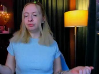 mila_glow — webcam model online on chaturbate