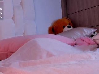 kikievega — webcam model online on camsoda