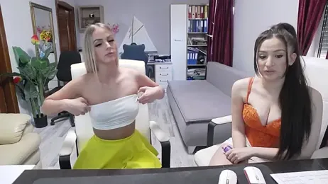 Dajla — webcam model online on stripchat