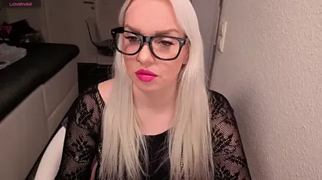 MIA-XXX — webcam model online on stripchat