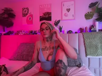 chloetease — webcam model online on stripchat