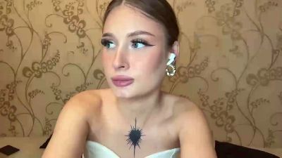 RoseReddish — webcam model online on cam4