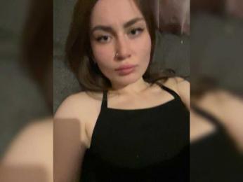 Fyflia — webcam model online on bongacams