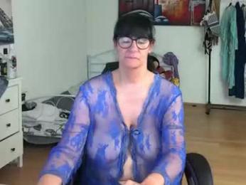 illymaus — webcam model online on chaturbate