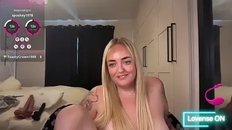 CurvyWetWife — webcam model online on stripchat