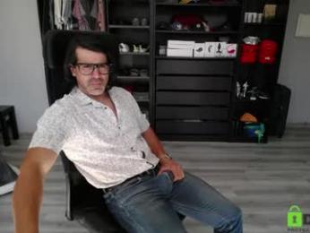 latino23bom — webcam model online on chaturbate