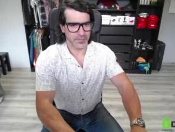 latino23bom — webcam model online on chaturbate