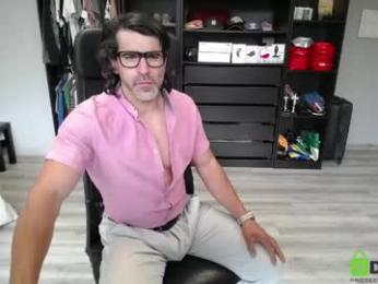 latino23bom — webcam model online on chaturbate