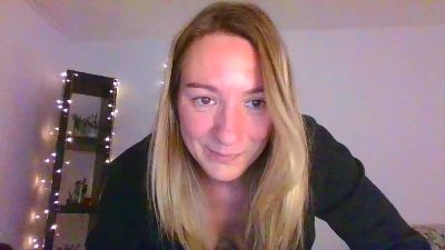 Nena_Misteriosa — webcam model online on cam4