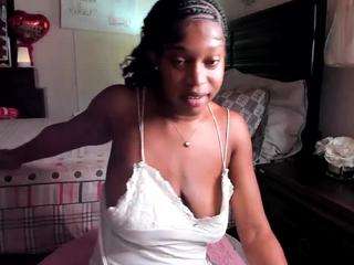 iluvsaffire-bleu — Camsoda stream photo (Apr 2026)