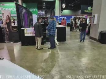 laurenphillips — Chaturbate stream photo (Apr 2026)