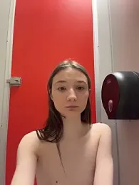 hiding-mila — Stripchat stream photo (May 2026)