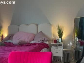 saraloverays — Chaturbate stream photo (Apr 2026)