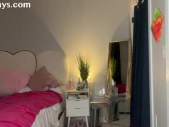 saraloverays — Chaturbate stream photo (Apr 2026)