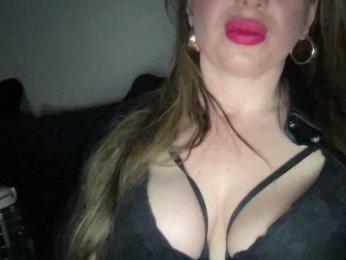 Djelina940 — webcam model online on bongacams