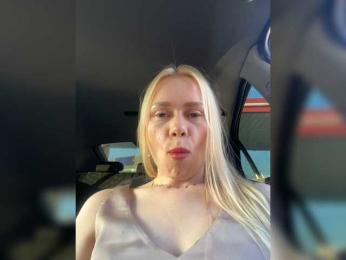 MirandaNow — webcam model online on bongacams