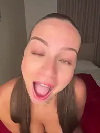 JuliaKhaleesii- — Stripchat stream photo (Aug 2026)