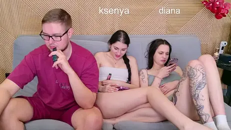 Ksenny — webcam model online on stripchat