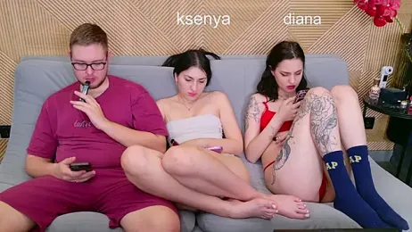 Ksenny — webcam model online on stripchat
