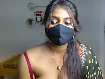 Hotginni4 — webcam model online on stripchat