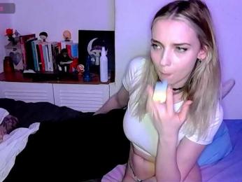 Almondmilka — webcam model online on bongacams