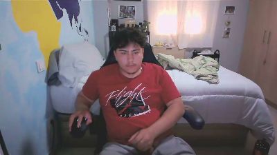 Adriiiaar — webcam model online on cam4