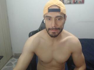 Jusstin I — webcam model online on flirt4free