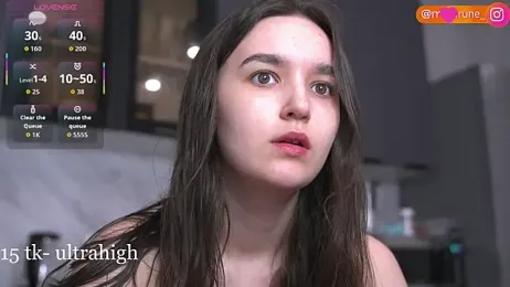 Mirarune — webcam model online on stripchat