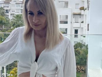 AdellynRose — webcam model online on livejasmin