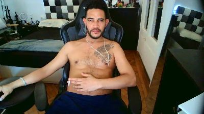 MickBCN01 — webcam model online on cam4