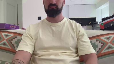 v1c70r1985 — Cam4 stream photo (Mar 2026)