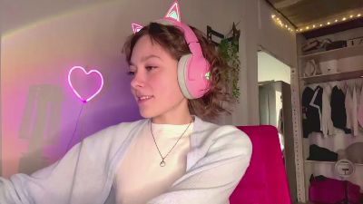 AvaCua — webcam model online on cam4