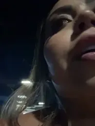 lariic — webcam model online on stripchat