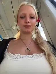 Elfi_InPublic — stripchat