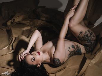 LucyStrike — webcam model online on livejasmin