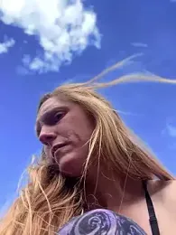 GoldenFlameGoddess — Stripchat stream photo (May 2026)