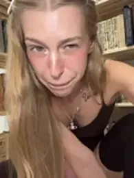 kira_mia — Stripchat stream photo (Apr 2026)