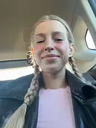 kira_mia — Stripchat stream photo (Apr 2026)