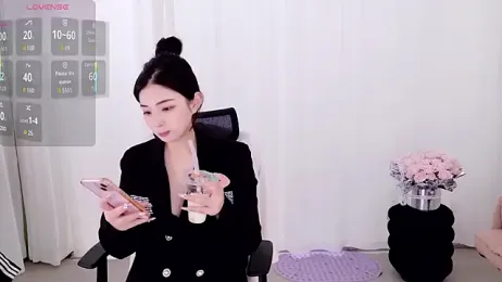 yangyang-777 — Stripchat stream photo (Apr 2026)