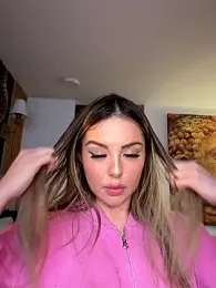 Alirawrz — webcam model online on stripchat