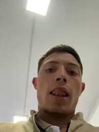 santiObrero — webcam model online on stripchat