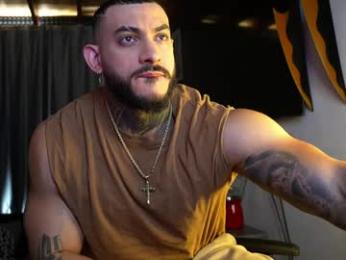 jackson__cottonwood — webcam model online on chaturbate