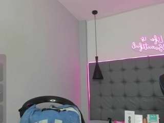 scarletcherry18 — Camsoda stream photo (May 2026)